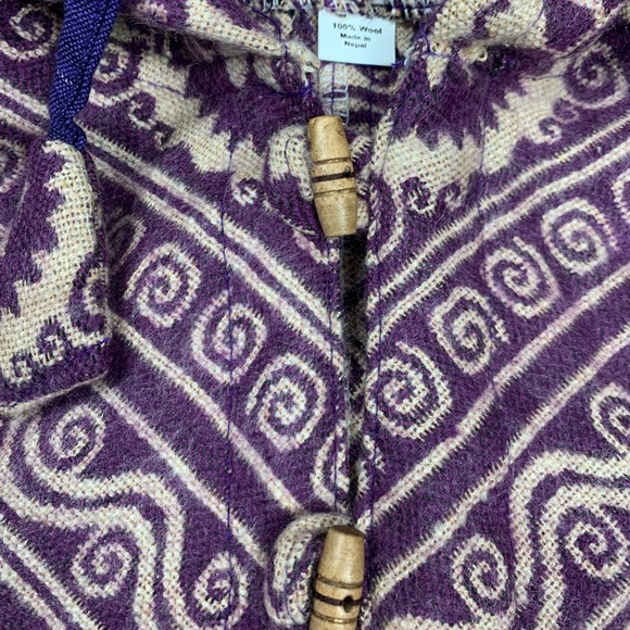 Hooded Woolen Poncho - Picture 8 of 9